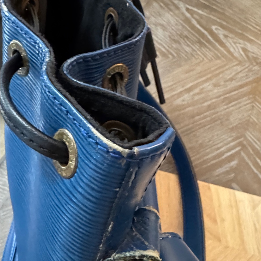 Louis Vuitton Epi Noé bucket bag in Toledo blue leather. - Picture 15 of 15